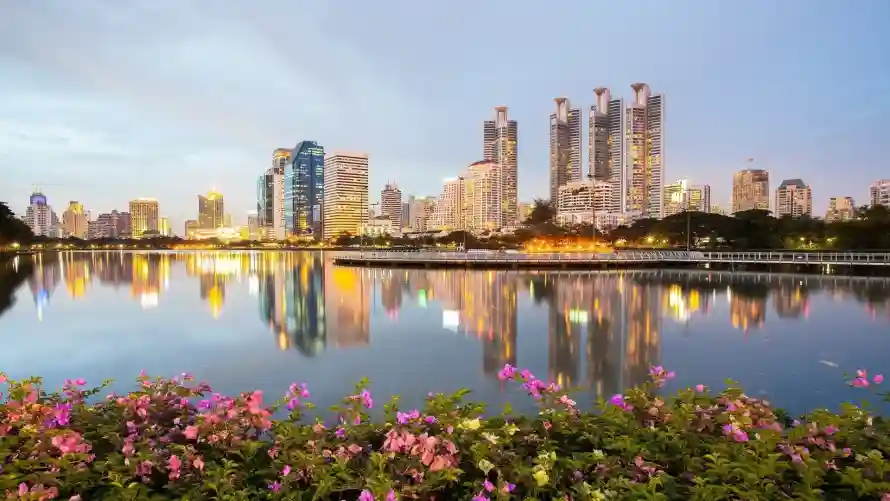 2k城市壁纸-建筑群壁纸和花卉-水面倒影壁纸推荐「哲风壁纸」