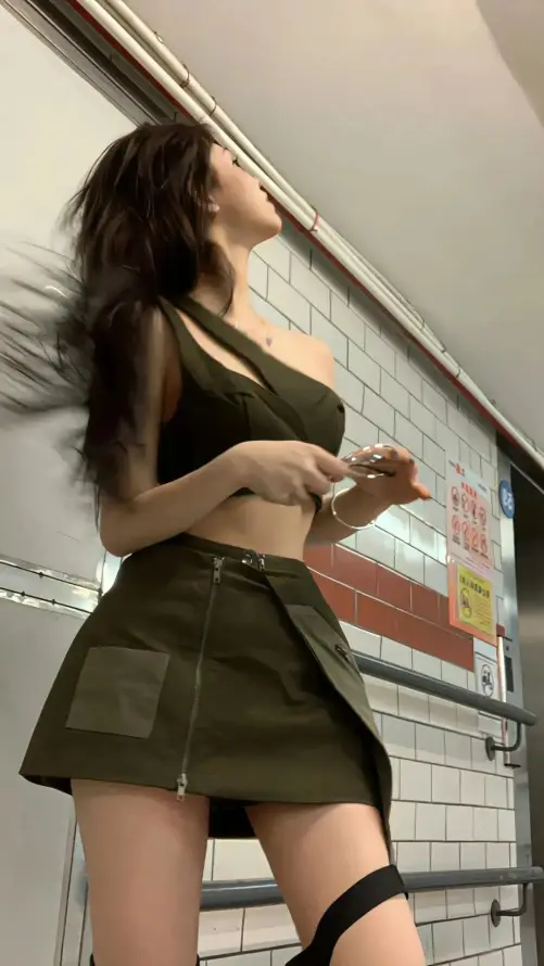 4k美女壁纸 - 腿环 - Ios - 单肩上衣「哲风壁纸」
