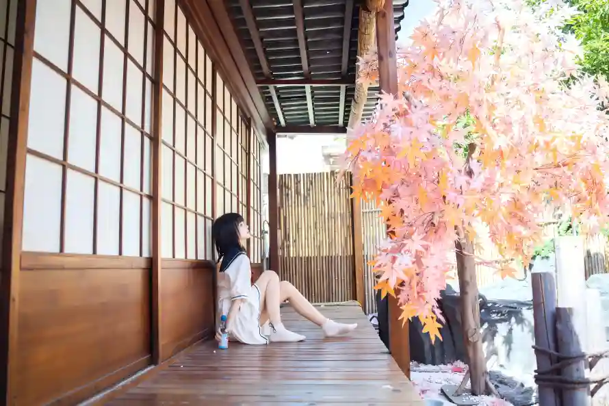 4k休闲壁纸 - 坐姿 - 居家 - 温馨「哲风壁纸」