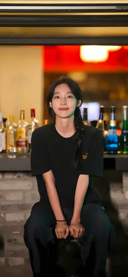 4k休闲壁纸 - 吧台 - 坐姿 - 夜晚「哲风壁纸」