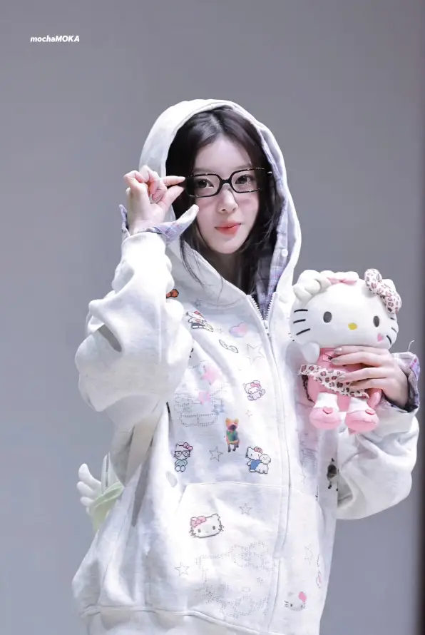 4k可爱壁纸 - 少女 - 清新 - 玩偶「哲风壁纸」