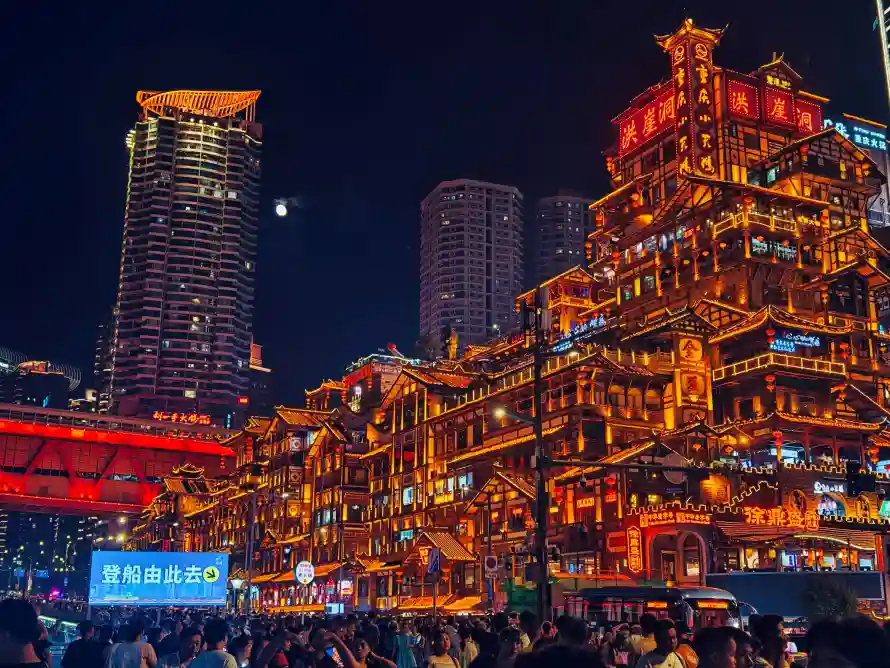 4k人群壁纸 - 夜景 - 山城 - 建筑「哲风壁纸」