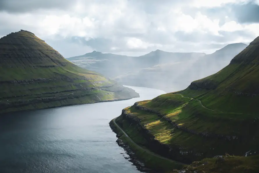 7k光影壁纸-云雾缭绕壁纸和地貌-绿色植被壁纸分享「哲风壁纸」