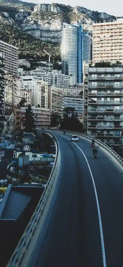 4k交通壁纸 - 公路 - 城市 - 山坡「哲风壁纸」