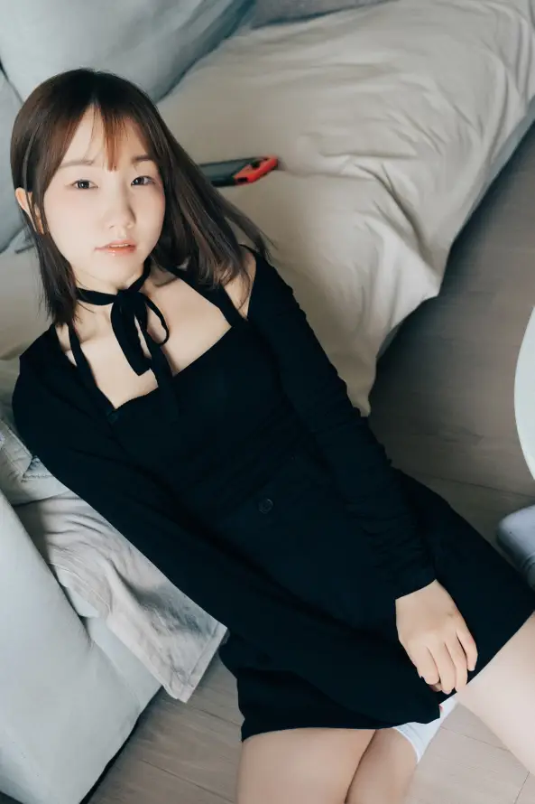 4k休闲壁纸 - 女孩 - 室内 - 居家「哲风壁纸」