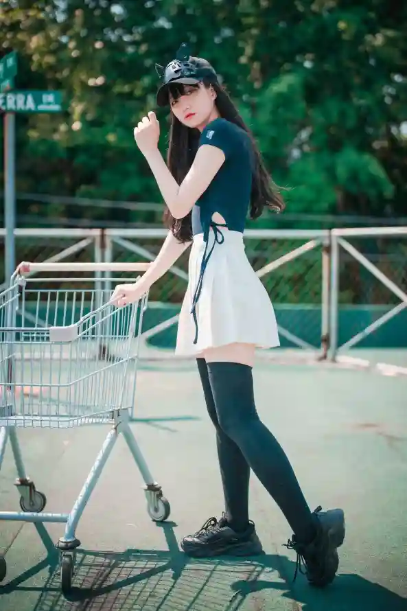 4k夏日壁纸 - 女生 - 帽子 - 户外「哲风壁纸」