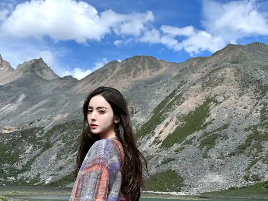 4k写真壁纸-女明星和山脉-古力娜扎热门的壁纸「哲风壁纸」