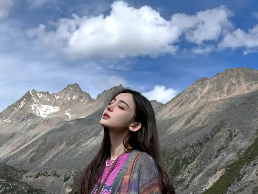 4k山脉壁纸-女明星与户外-古力娜扎热门的壁纸「哲风壁纸」