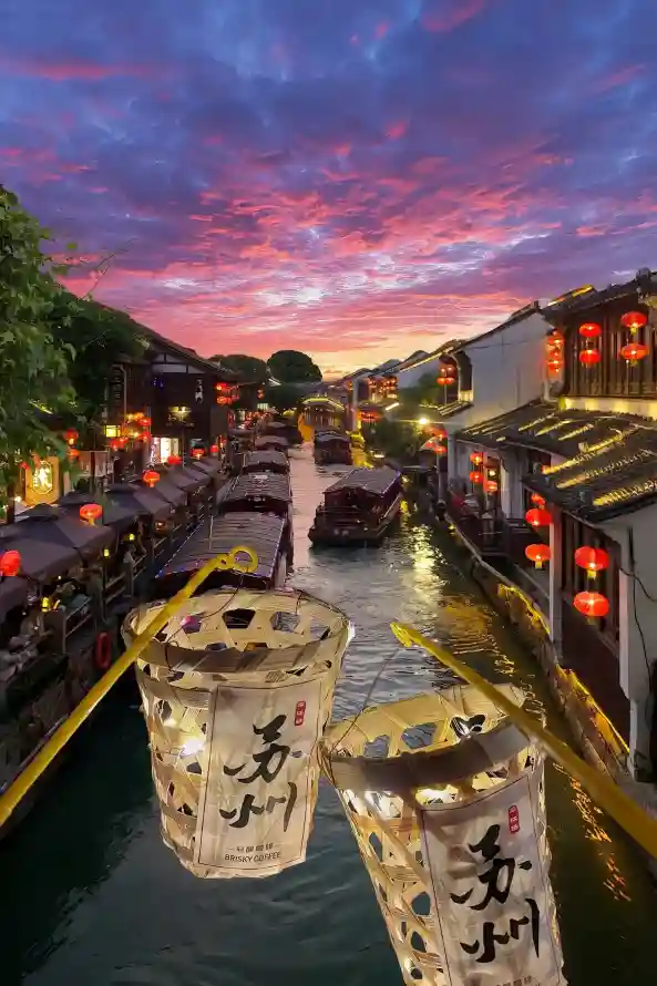 4k傍晚壁纸 - 古街 - 夜景 - 晚霞「哲风壁纸」