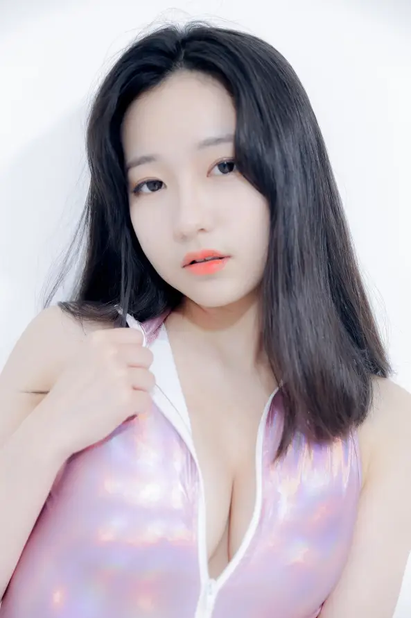 4k室内壁纸 - 红唇 - 优雅美女 - 性感穿搭「哲风壁纸」