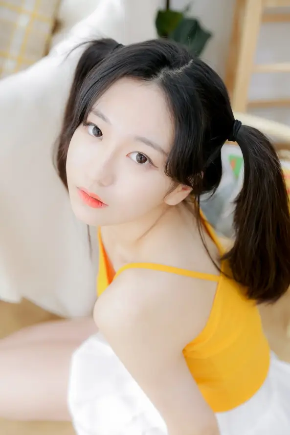 4k坐姿壁纸 - 妆容 - 室内 - 少女「哲风壁纸」