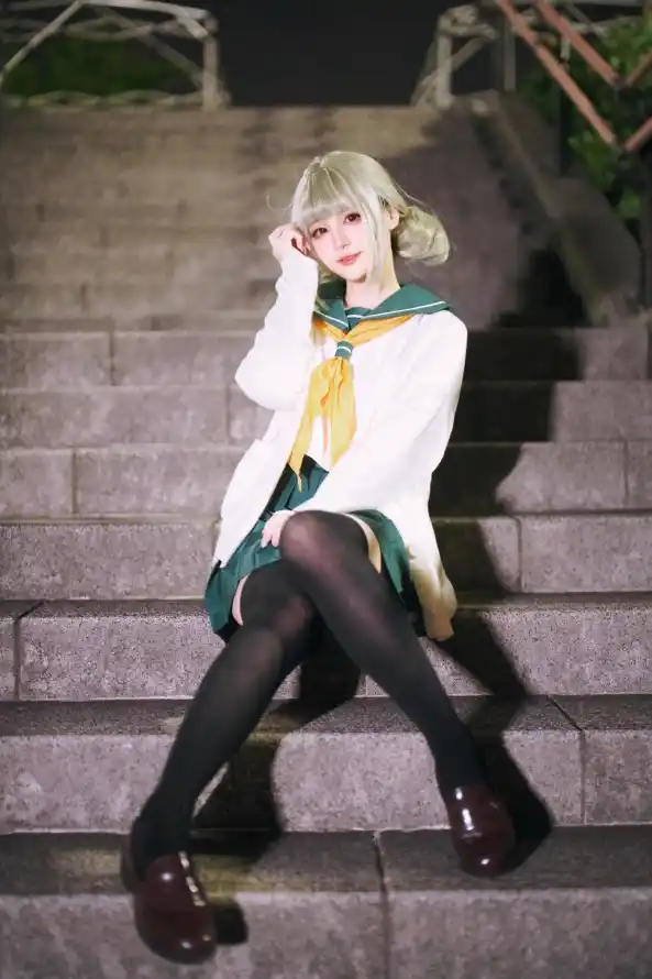 4k坐姿壁纸 - 夜晚 - 户外 - 楼梯「哲风壁纸」
