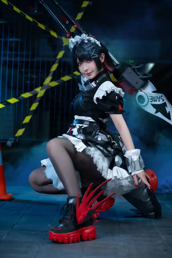 4k机器壁纸 - 短发 - 蹲姿 - 女仆装「哲风壁纸」