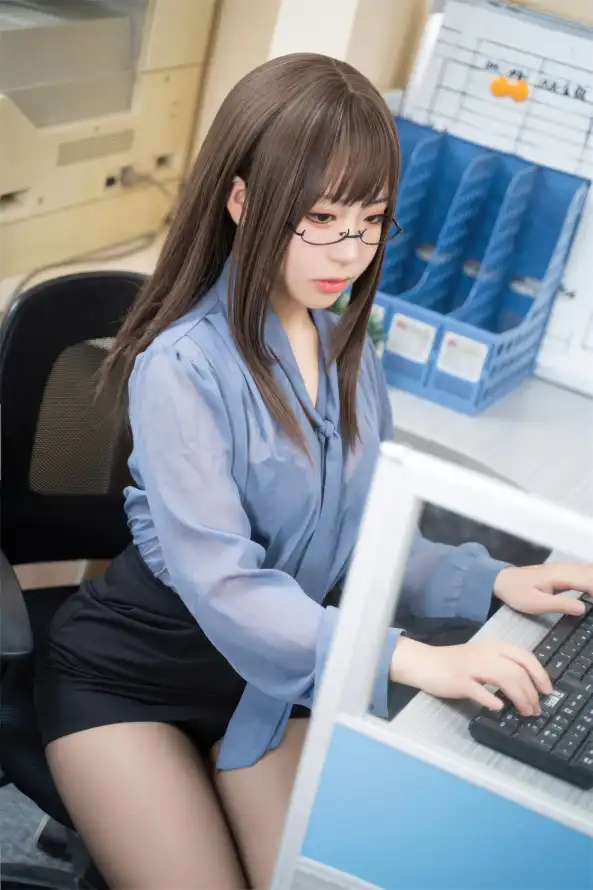 4k工作壁纸 - 电脑 - 眼镜 - 蓝色「哲风壁纸」
