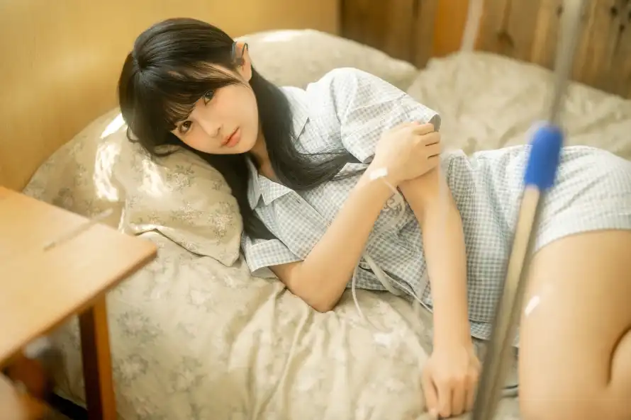 4k医院壁纸 - 卧床 - 女孩 - 打针「哲风壁纸」