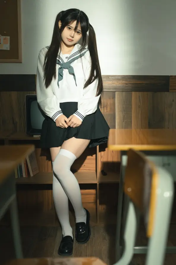 4k学生壁纸 - 室内 - 少女 - 教室「哲风壁纸」