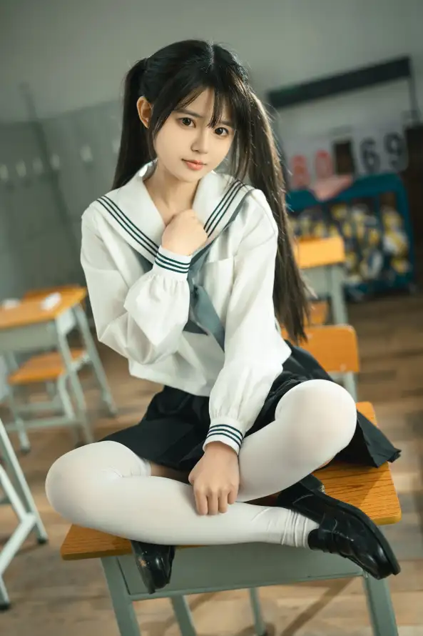 4k坐姿壁纸 - 学生 - 室内 - 少女「哲风壁纸」