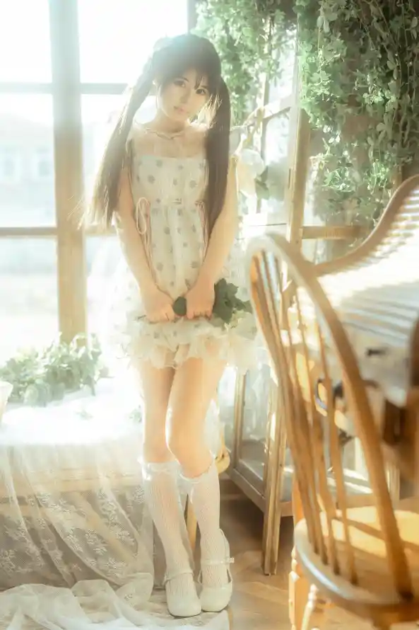 4k女孩壁纸 - 清新 - 白色 - 窗户「哲风壁纸」