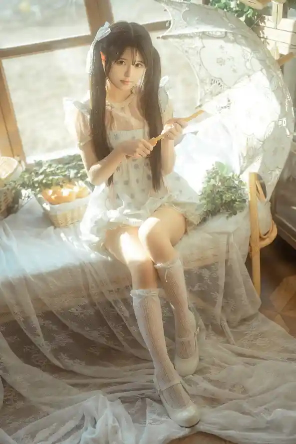 4k坐姿壁纸 - 少女 - 清新 - 白色「哲风壁纸」