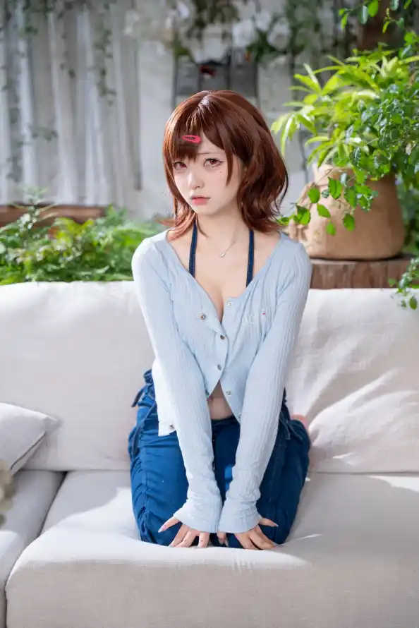 4k休闲壁纸 - 坐姿 - 女性 - 室内「哲风壁纸」