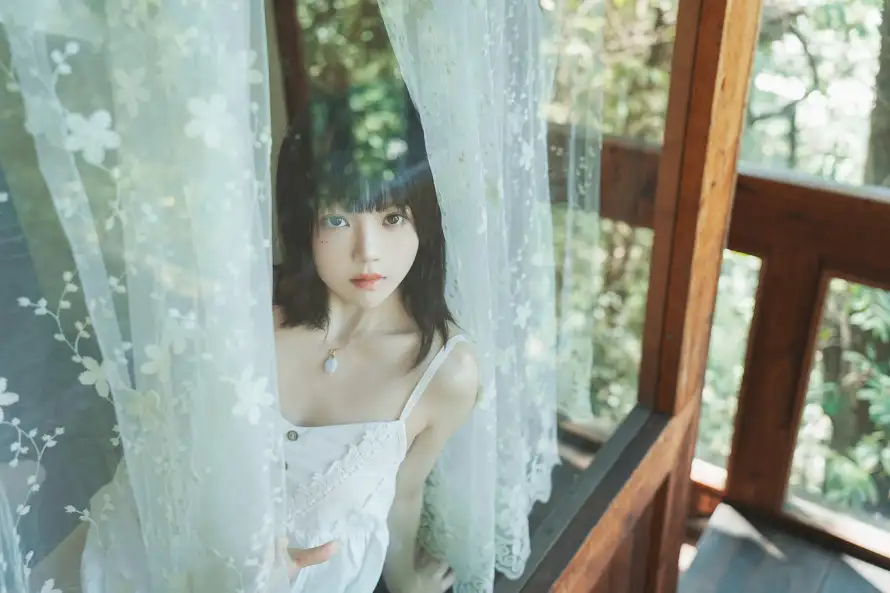 4k女孩壁纸 - 室内 - 树木 - 玻璃「哲风壁纸」