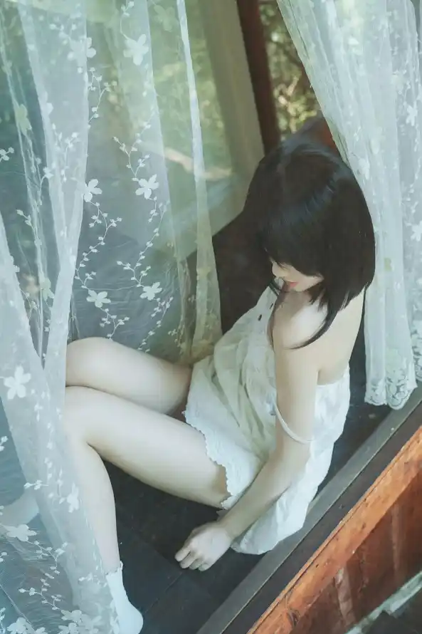 4k女孩壁纸 - 室内 - 慵懒 - 玻璃「哲风壁纸」