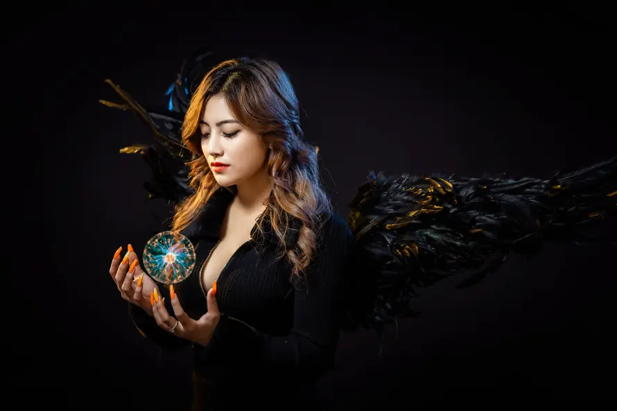 8k女性壁纸-魔法球 - 摄影-黑色礼服壁纸分享「哲风壁纸」