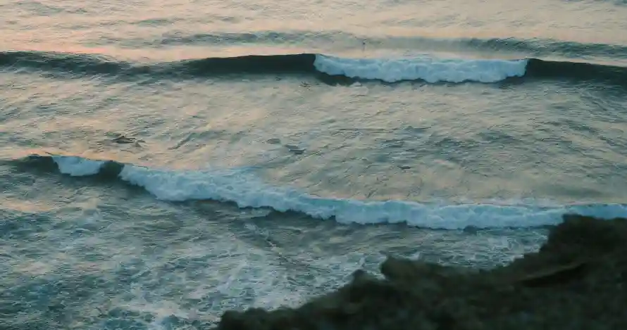 4k岩石壁纸 - 日落 - 浪花 - 海岸「哲风壁纸」