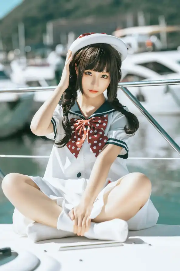 4k坐姿壁纸 - 山 - 女孩 - 户外「哲风壁纸」