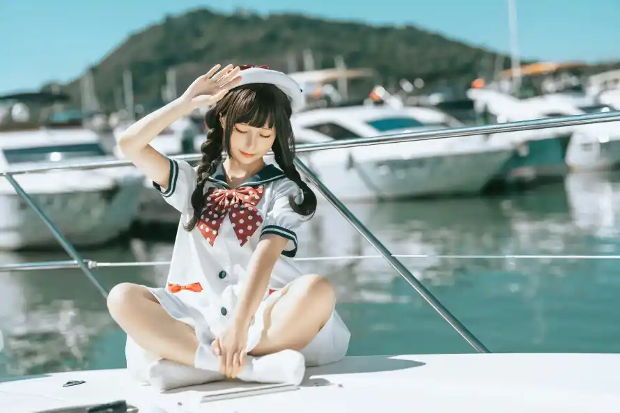 2k坐姿壁纸-水手帽与水手服-热门的壁纸「哲风壁纸」