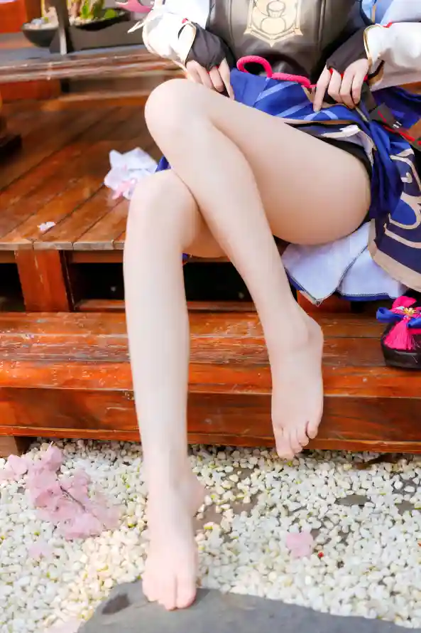 4k性感壁纸 - 户外 - 美女 - 花瓣「哲风壁纸」