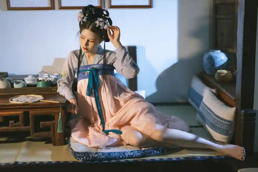 4k发髻壁纸 - 古风 - 坐姿 - 古家具「哲风壁纸」