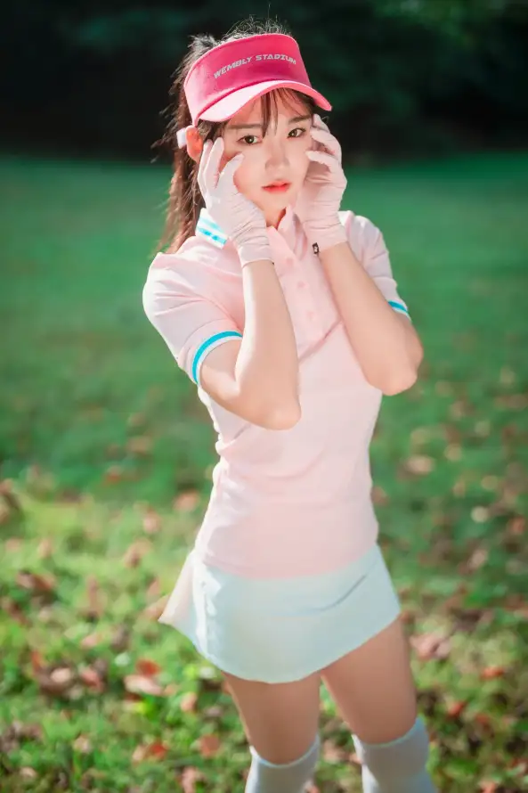 4k可爱壁纸 - 女孩 - 户外 - 手套「哲风壁纸」