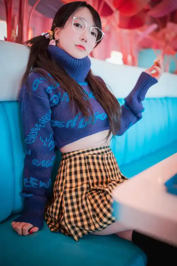 4k商场壁纸 - 坐姿 - 室内 - 少女「哲风壁纸」