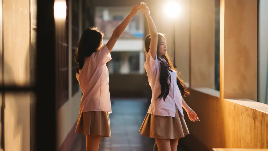 4k击掌壁纸 - 友谊 - 怀旧 - 校园「哲风壁纸」