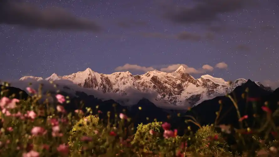 4k云雾壁纸-日照金山和夜空-花花草草壁纸分享「哲风壁纸」