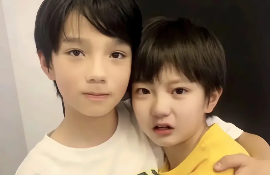 3k乖巧壁纸-白T恤和偶像-TF家族壁纸推荐「哲风壁纸」