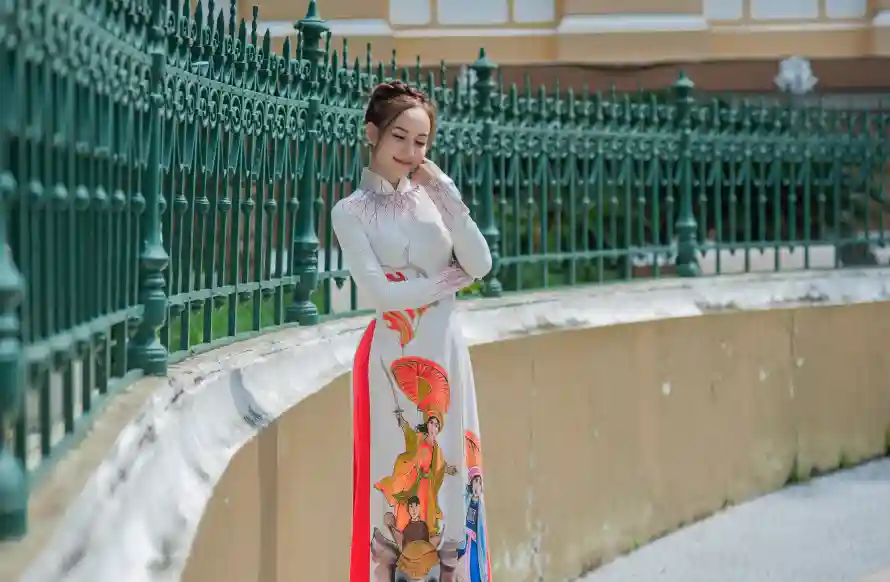4k城市壁纸-印花服饰 - 微笑-旗袍美女免费下载「哲风壁纸」