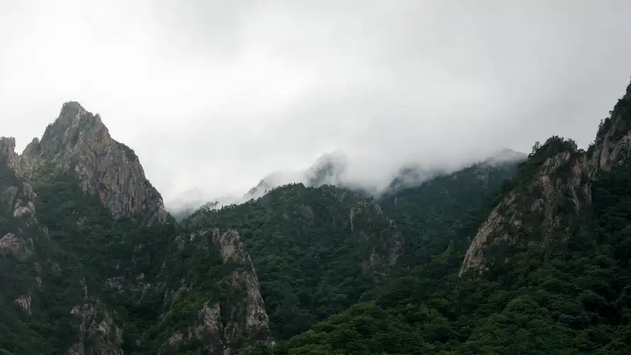 4k山峦壁纸-雪岳山和山峰-自然景观壁纸推荐「哲风壁纸」
