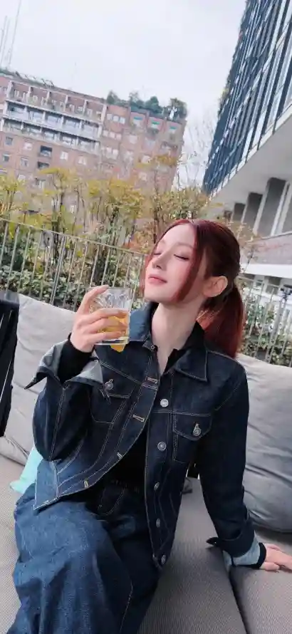 4k休闲壁纸 - 城市 - 室外 - 红发「哲风壁纸」