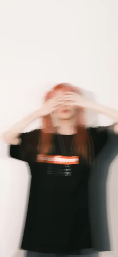 4k少女壁纸 - 挡脸 - 朦胧 - 红发「哲风壁纸」