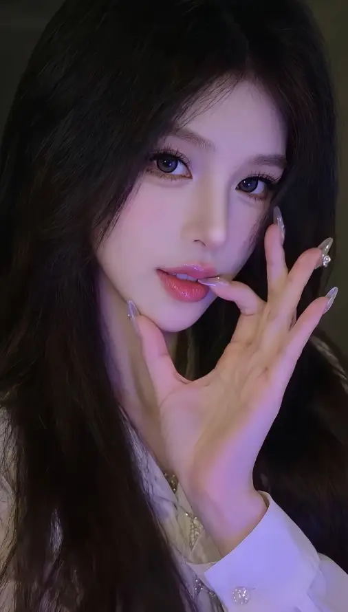 4k暗调壁纸 - 红唇 - 美女 - 蓝眼「哲风壁纸」