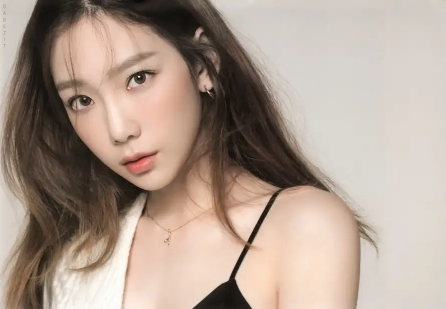 2k写真壁纸-女明星 - 吊带-韩国歌手壁纸分享「哲风壁纸」
