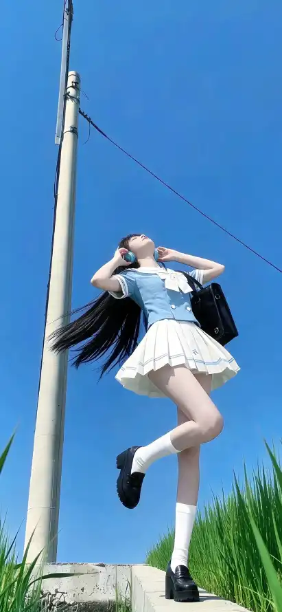 4k户外壁纸 - 白袜 - 美女 - 蓝天「哲风壁纸」