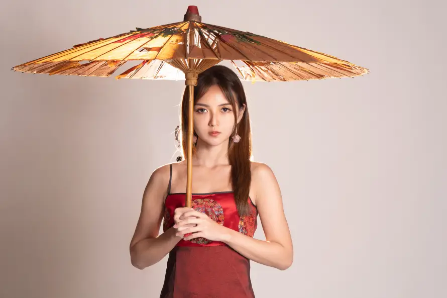 4k红色壁纸 - 长发 - 雨伞 - 中式风「哲风壁纸」