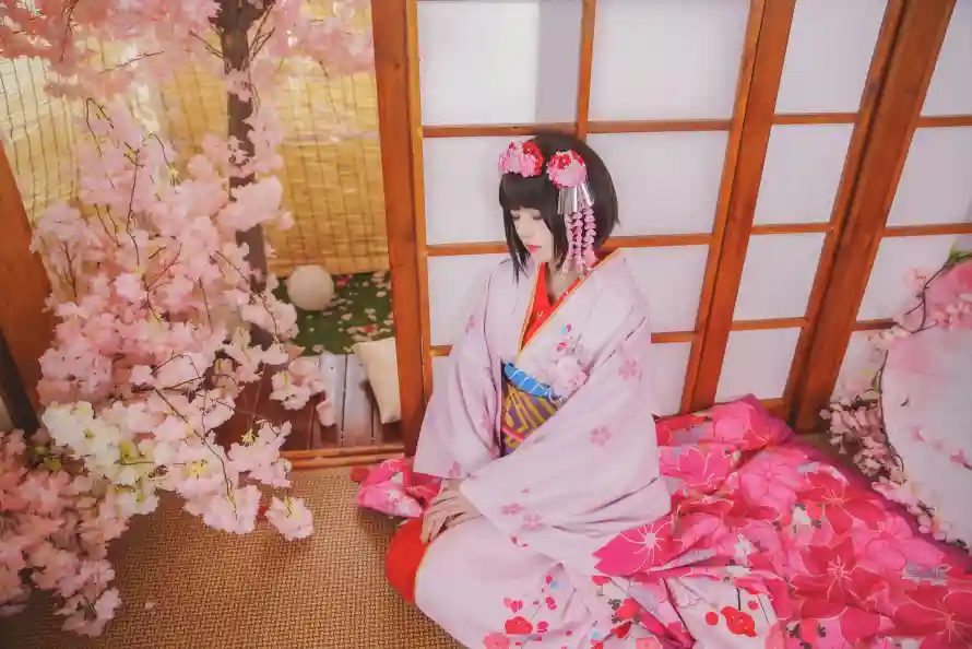 8k发饰壁纸-加藤惠与和服-粉色布景壁纸推荐「哲风壁纸」
