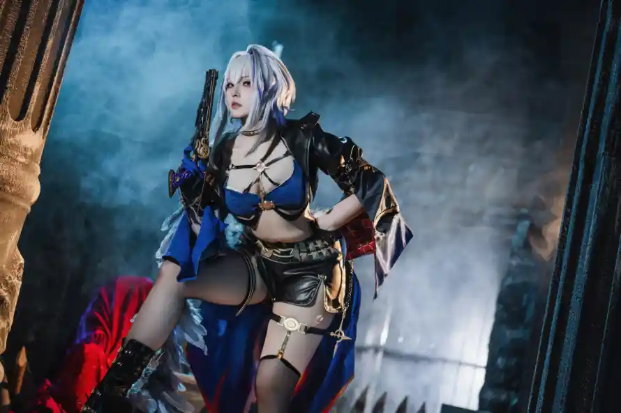 8k原神壁纸-蓝色服饰壁纸和少女-cosplay「哲风壁纸」