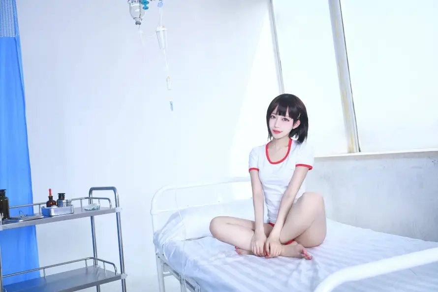 4k室内壁纸-体操服和少女-医疗场景壁纸分享「哲风壁纸」