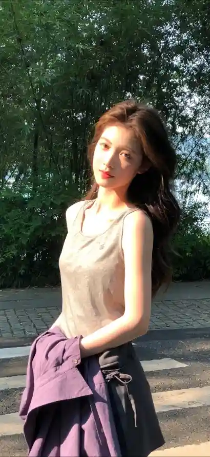4k吊带壁纸 - 户外 - 绿树 - 美女「哲风壁纸」