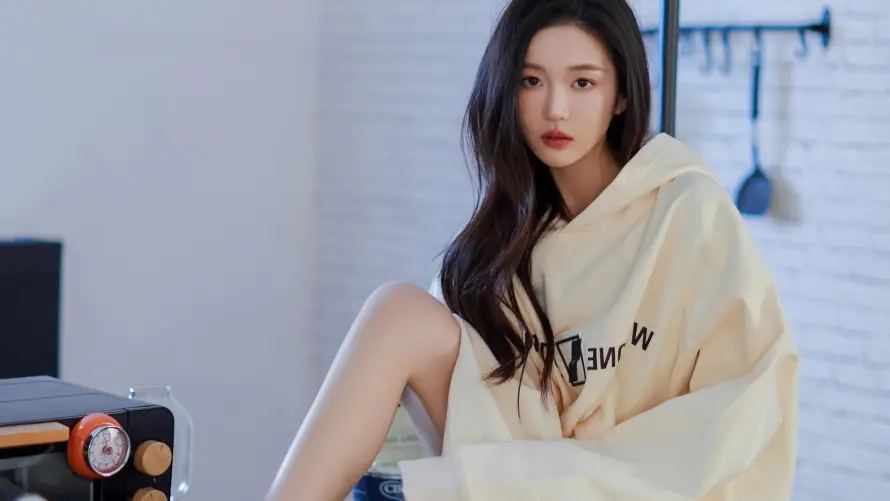 4k休闲壁纸-连帽衫与壁纸-长发美女热门的壁纸「哲风壁纸」